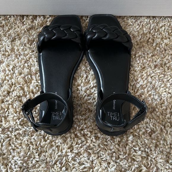 ✨Time and Tru sandals - Picture 2 of 5